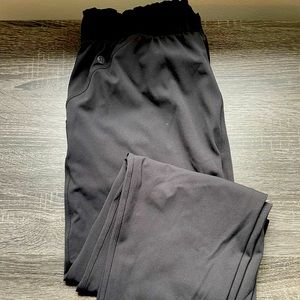 Black high rise lululemon pant size 10
